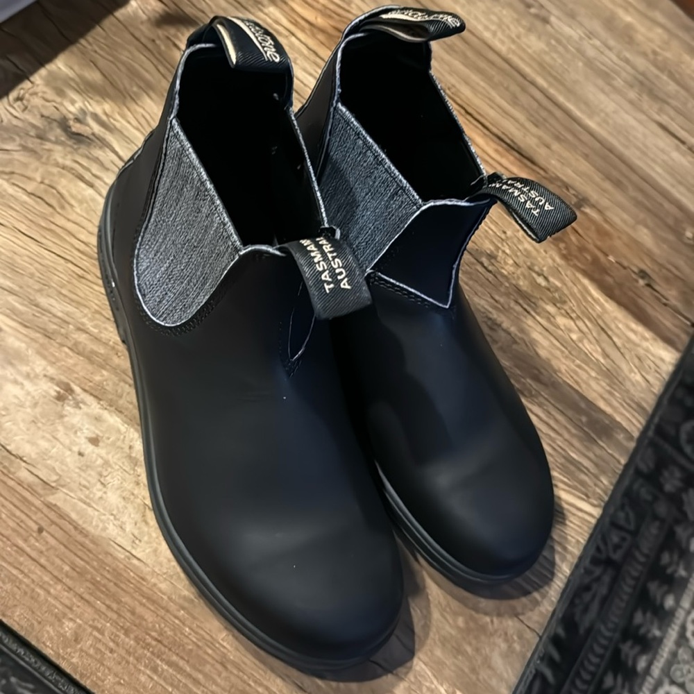 Women’s US size 10 Blundstone Boots like new!